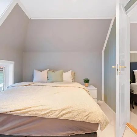 Dinbnb L 400m To Bryggen L Luxury L Bergenhouse L Fireplace Holiday home Bergen