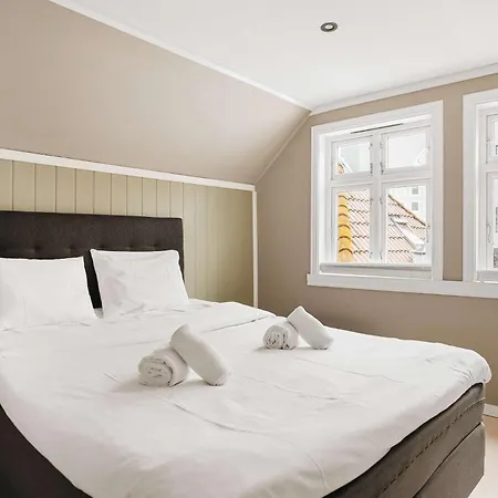 Dinbnb L 400m To Bryggen L Luxury L Bergenhouse L Fireplace Holiday home Bergen